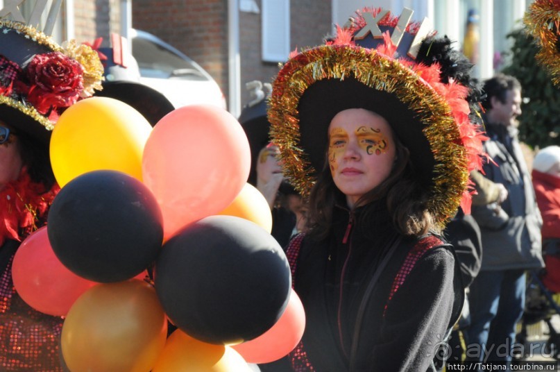 Солнечный карнавальный день в Херлене.