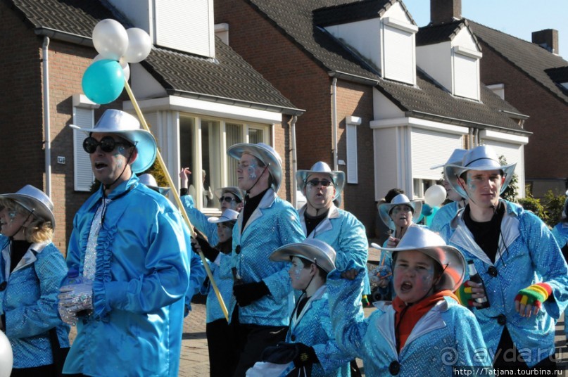 Солнечный карнавальный день в Херлене.