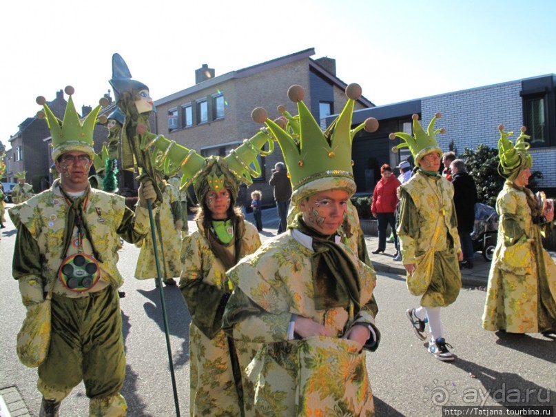 Солнечный карнавальный день в Херлене.