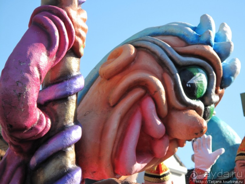 Солнечный карнавальный день в Херлене.