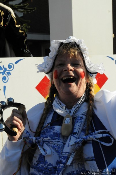 Солнечный карнавальный день в Херлене.