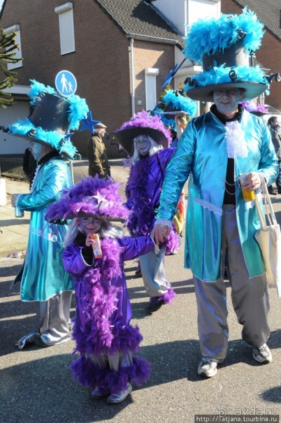 Солнечный карнавальный день в Херлене.