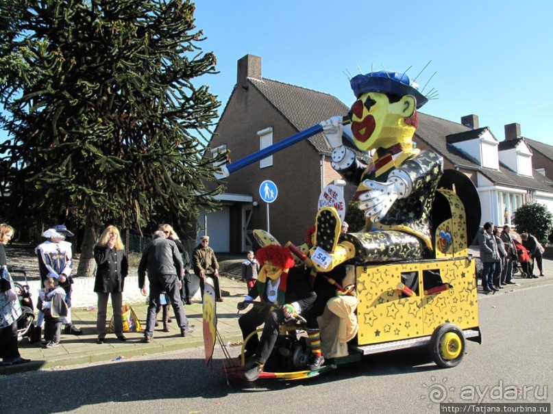 Солнечный карнавальный день в Херлене.