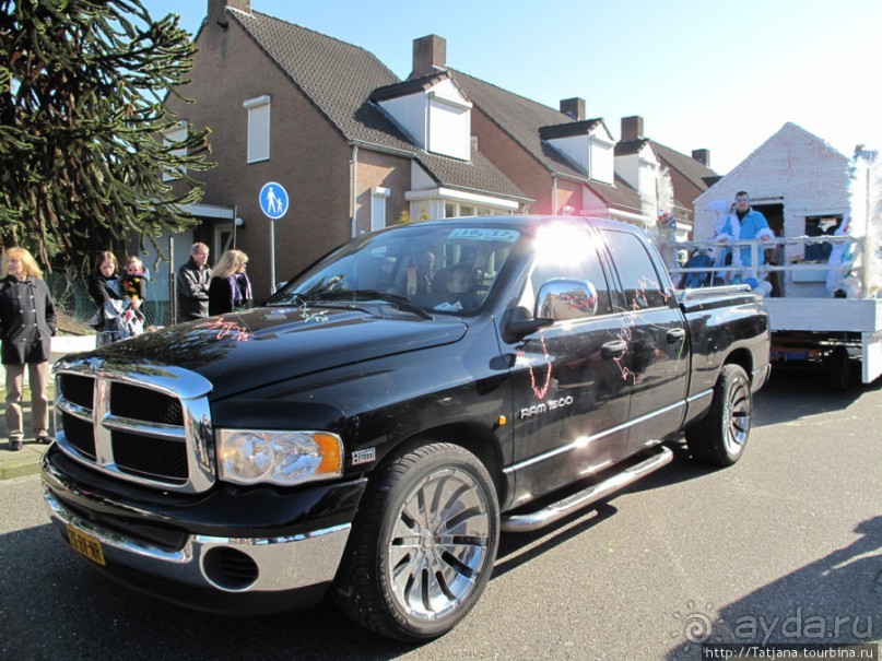 Солнечный карнавальный день в Херлене.