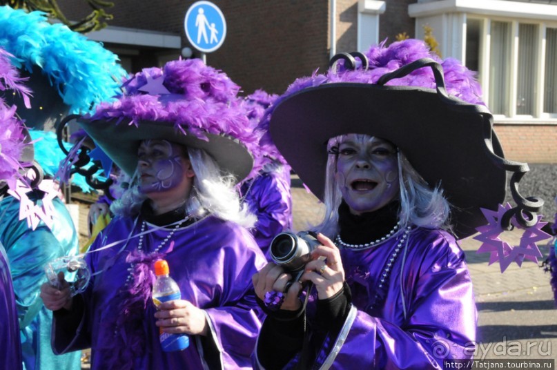 Солнечный карнавальный день в Херлене.