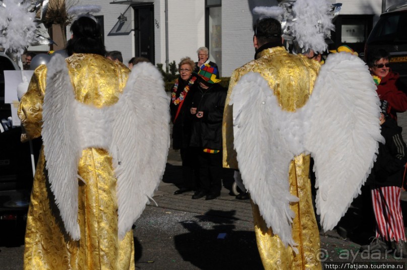 Солнечный карнавальный день в Херлене.