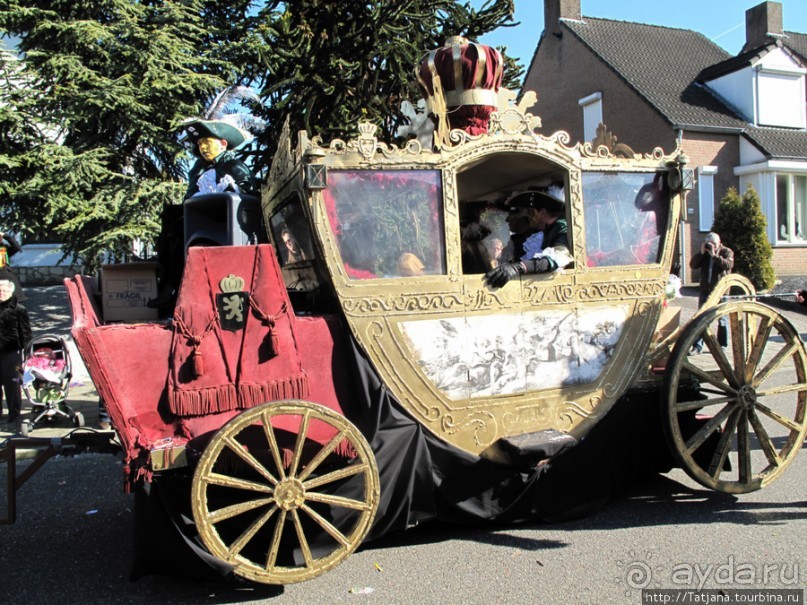 Солнечный карнавальный день в Херлене.