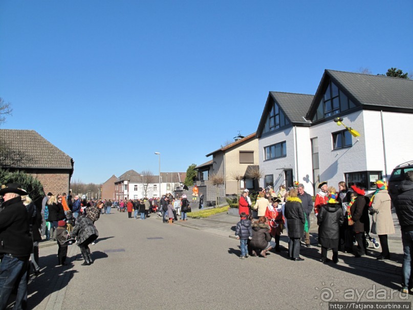 Солнечный карнавальный день в Херлене.