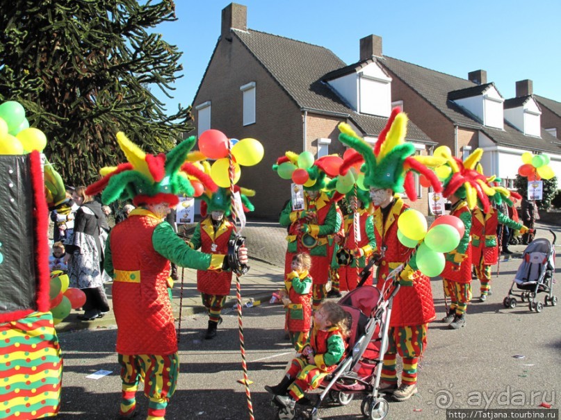 Солнечный карнавальный день в Херлене.