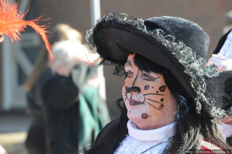 Солнечный карнавальный день в Херлене.