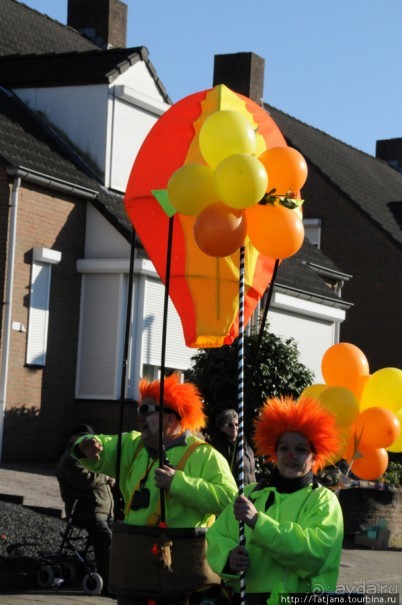 Солнечный карнавальный день в Херлене.