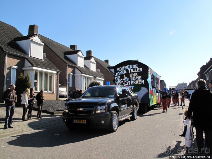 Солнечный карнавальный день в Херлене.