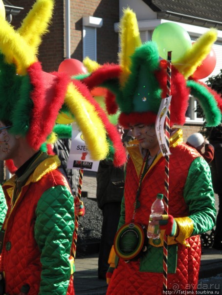 Солнечный карнавальный день в Херлене.