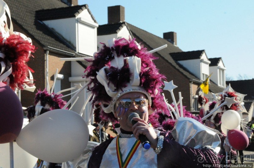 Солнечный карнавальный день в Херлене.