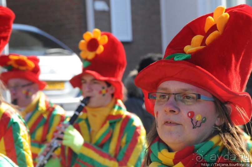 Солнечный карнавальный день в Херлене.