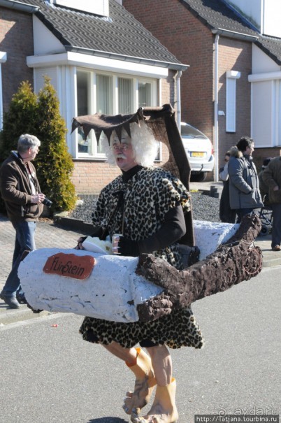 Солнечный карнавальный день в Херлене.