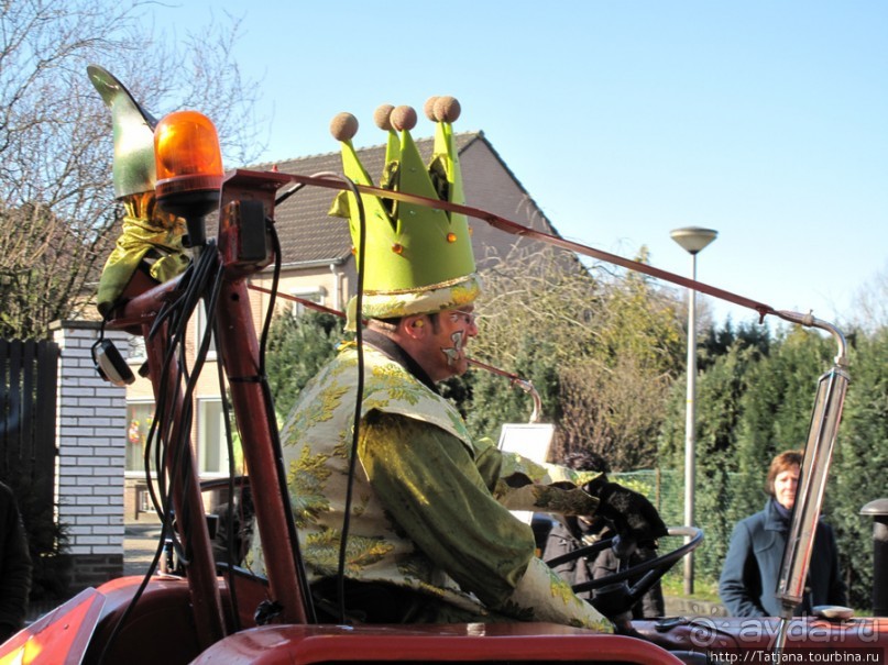 Солнечный карнавальный день в Херлене.