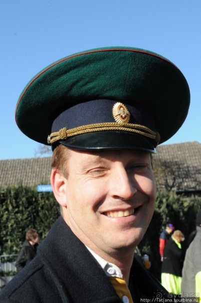 Солнечный карнавальный день в Херлене.