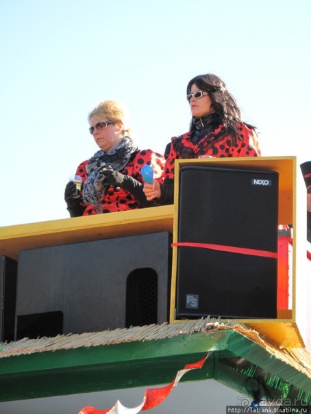 Солнечный карнавальный день в Херлене.