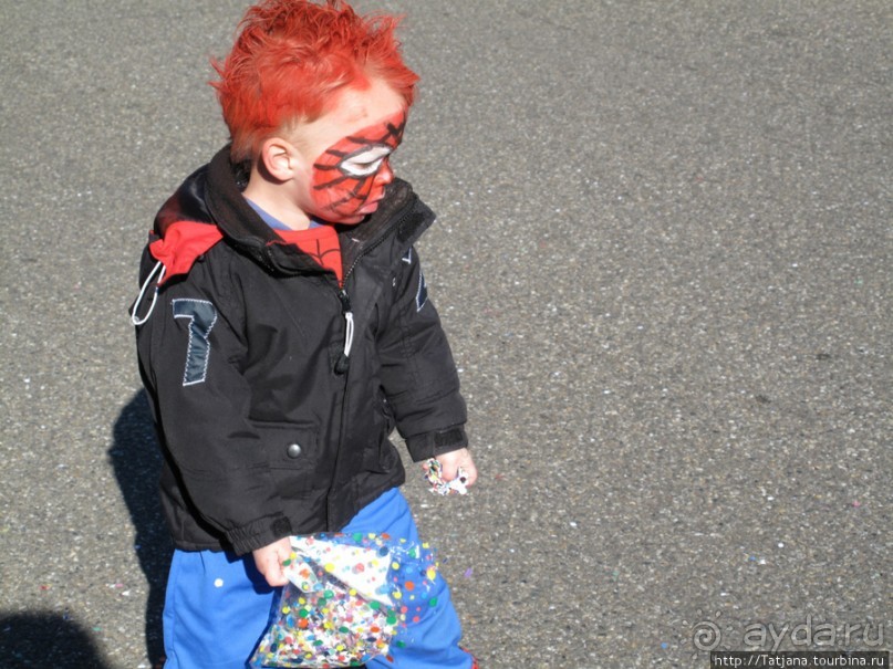 Солнечный карнавальный день в Херлене.