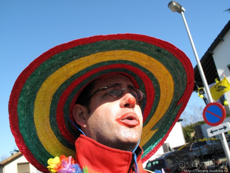 Солнечный карнавальный день в Херлене.