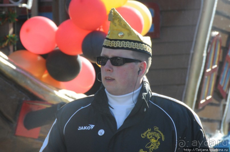 Солнечный карнавальный день в Херлене.