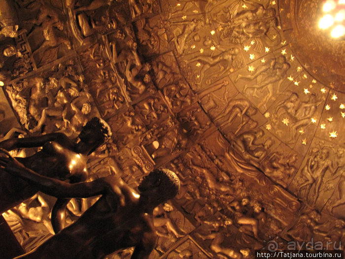 Огни Москвы и яблоко камасутры З. Церетели