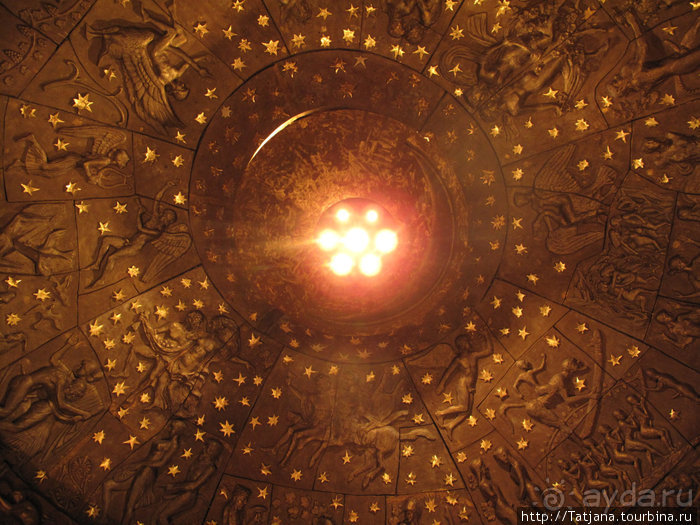 Огни Москвы и яблоко камасутры З. Церетели