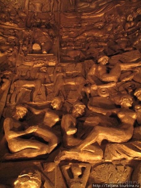 Огни Москвы и яблоко камасутры З. Церетели