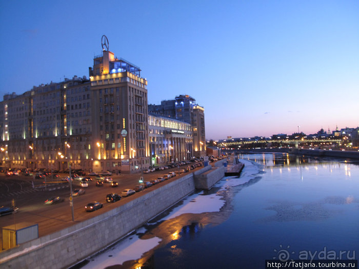 Огни Москвы и яблоко камасутры З. Церетели