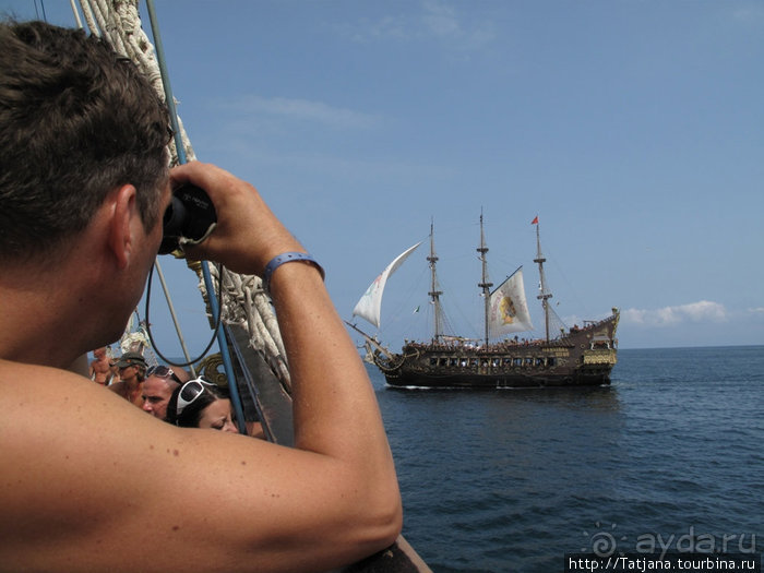 Шоу тунисских факиров.