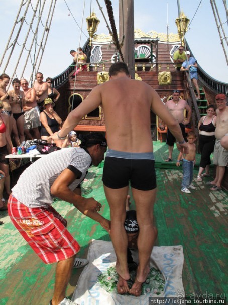 Шоу тунисских факиров.