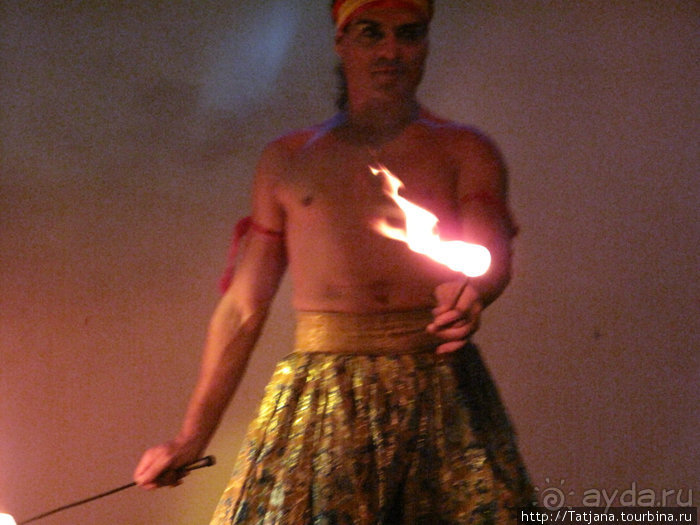 Шоу тунисских факиров.