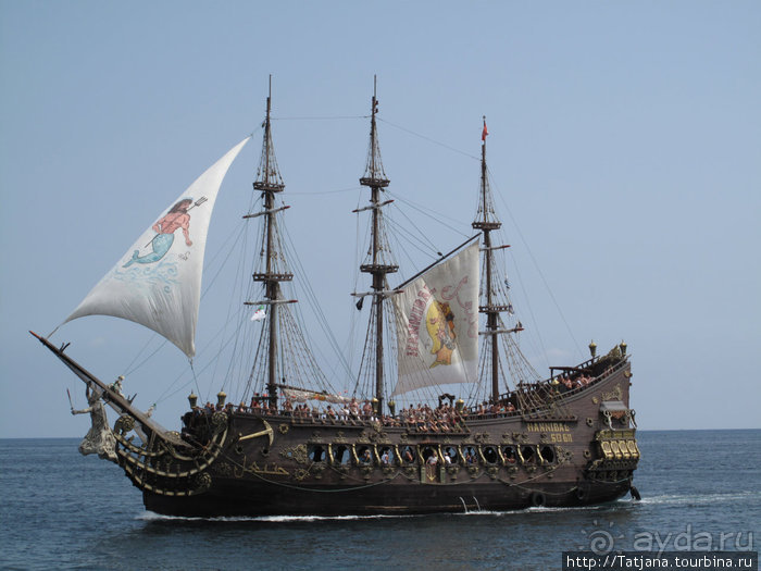 Шоу тунисских факиров.