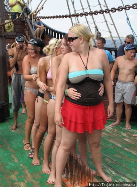 Шоу тунисских факиров.