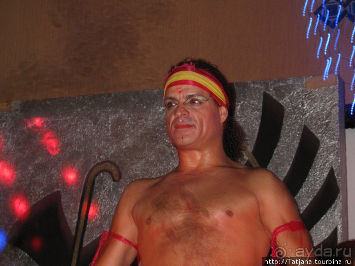 Шоу тунисских факиров.