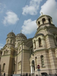 Мы заходим в собор и с замиранием слушаем себя