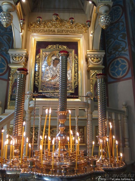 Мы заходим в собор и с замиранием слушаем себя