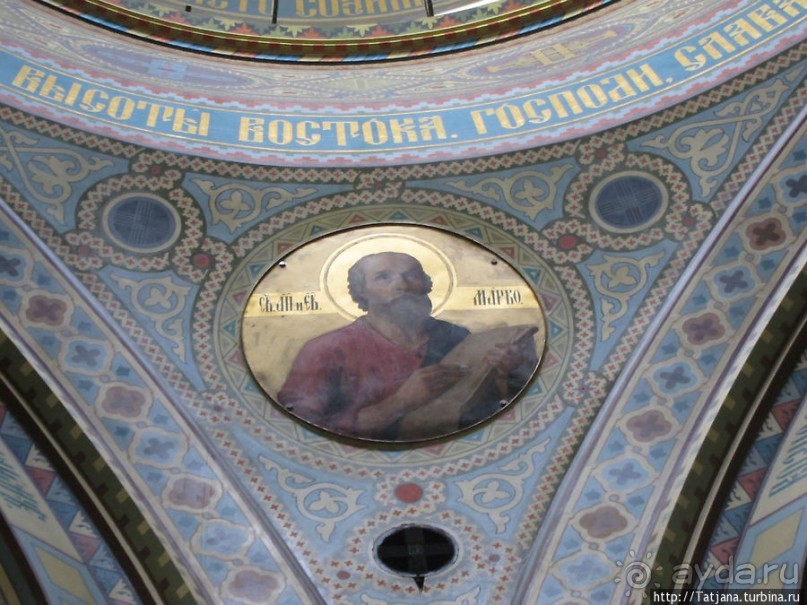 Мы заходим в собор и с замиранием слушаем себя