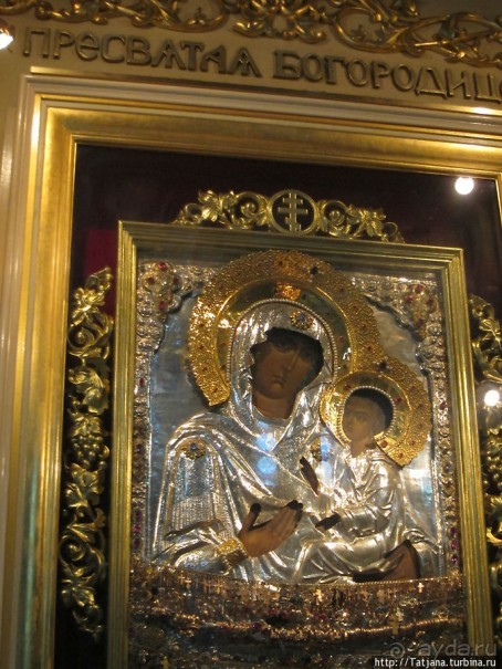 Мы заходим в собор и с замиранием слушаем себя