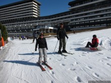 Позавтракал и сразу встал на лыжи!