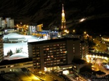 Позавтракал и сразу встал на лыжи!