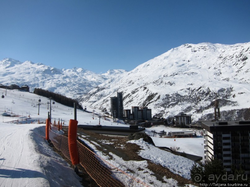 Позавтракал и сразу встал на лыжи!