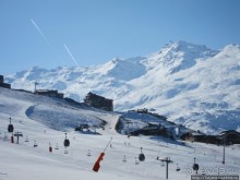 Позавтракал и сразу встал на лыжи!