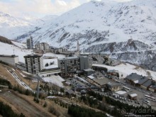 Позавтракал и сразу встал на лыжи!