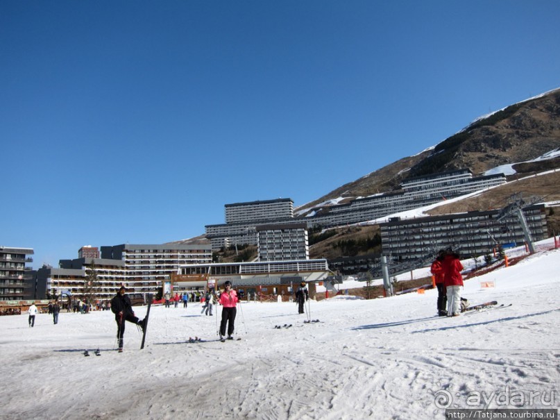 Позавтракал и сразу встал на лыжи!