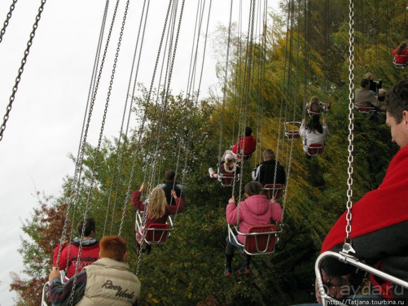 Вниз головой под 90 градусов над поверхностью земли