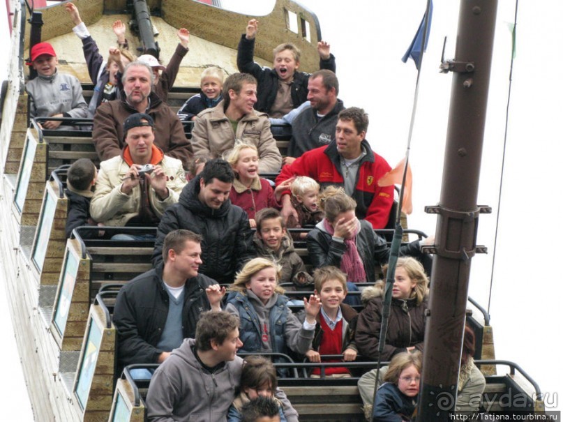 Вниз головой под 90 градусов над поверхностью земли