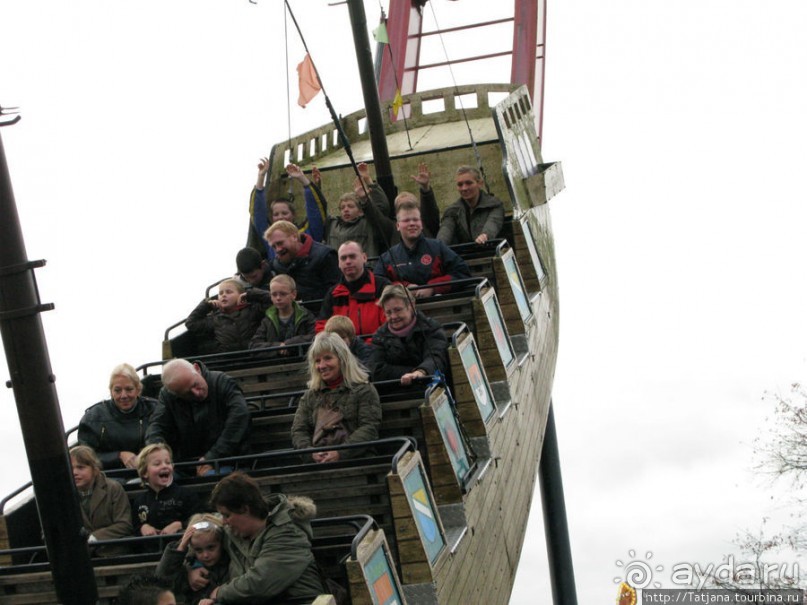 Вниз головой под 90 градусов над поверхностью земли