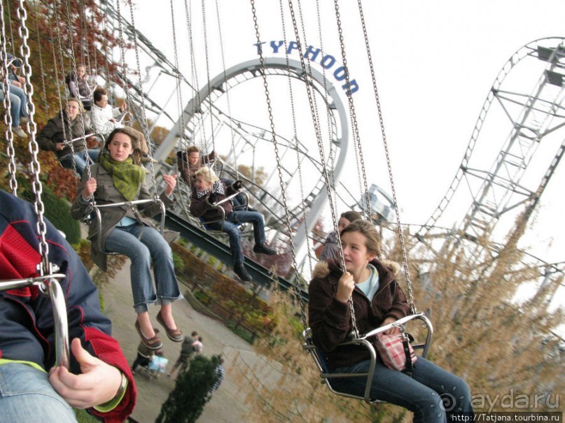 Вниз головой под 90 градусов над поверхностью земли